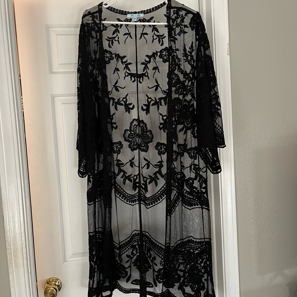 Black lace Kimono. Size small/medium.